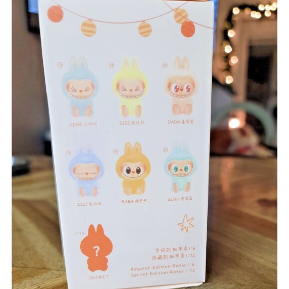 Genuine Pop Mart THE MONSTERS Have A Seat Labubu Vinyl Face Pendant Blind Box - Picture 2 of 6